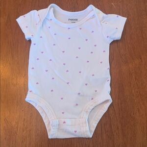 🍓3/$10 Pekkle White and Purple Heart Bodysuit size 3m